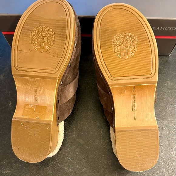 Vince Camuto (EVEREVE) Sherpa Size 6.5 Brown Suede Gold Buckle Clogs - Picture 10 of 11